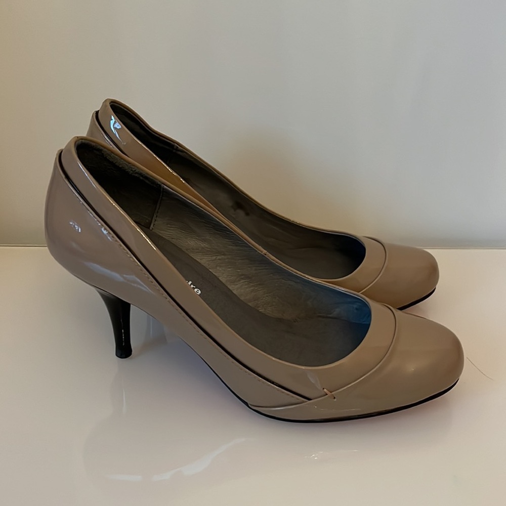 Beige heels - Picture 7 of 9
